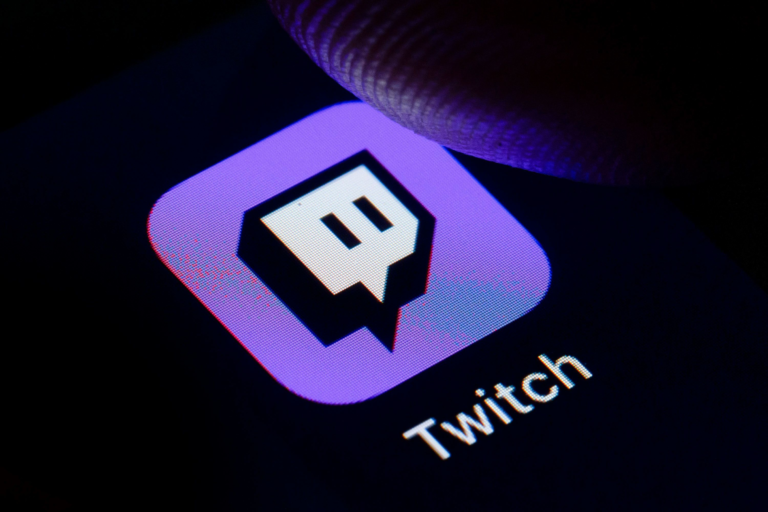 Reino Unido anuncia plano radical para banir redes sociais e streaming para menores de 16 anos